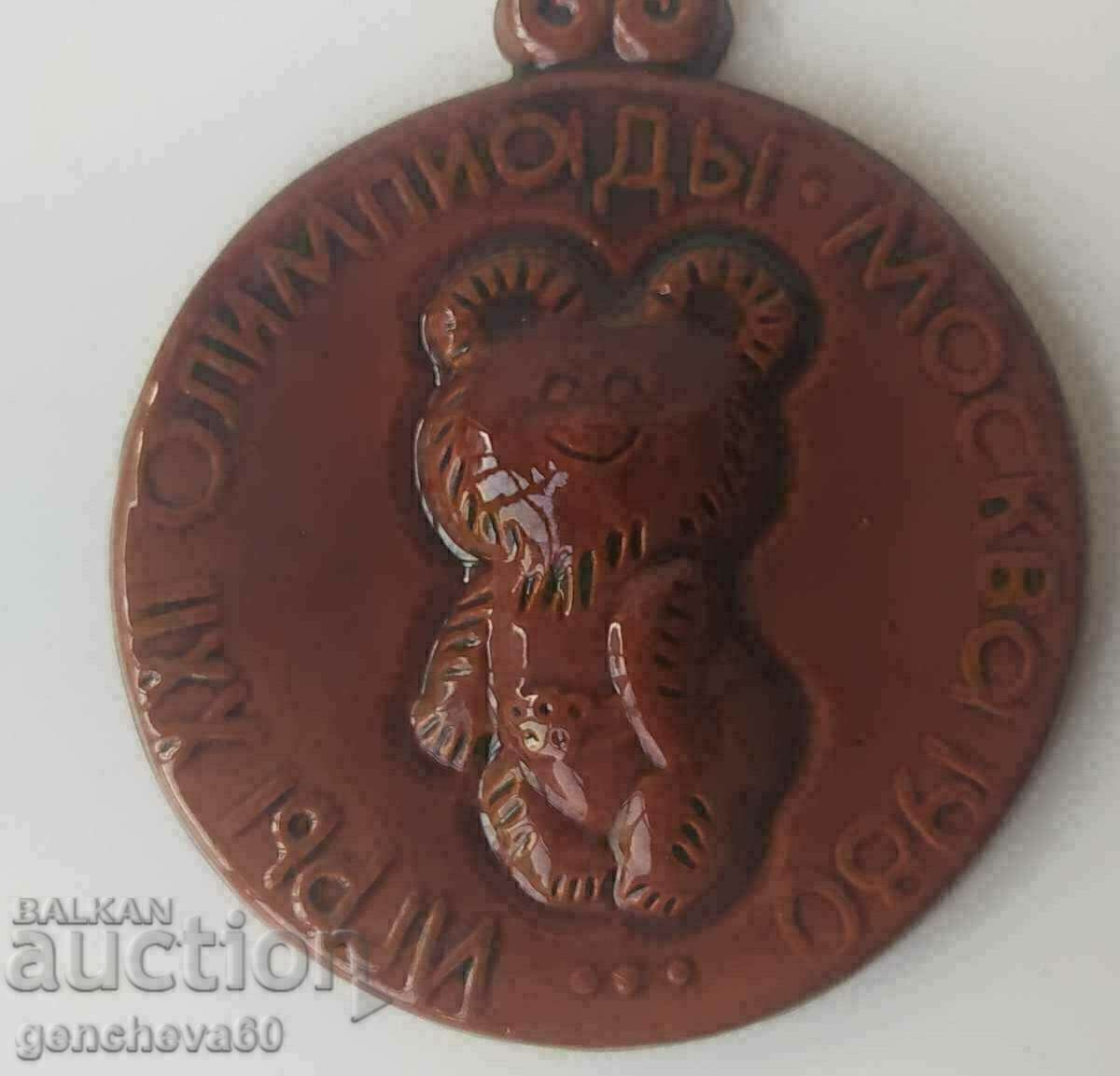 Livrarea Ursul olimpic Misha decor de perete, ceramică și steag