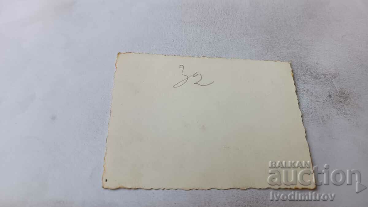 Φωτογραφία Μια γυναίκα και ένα μικρό κορίτσι σε μια βόλτα με τιμή 2.35 BGN | € 1.20