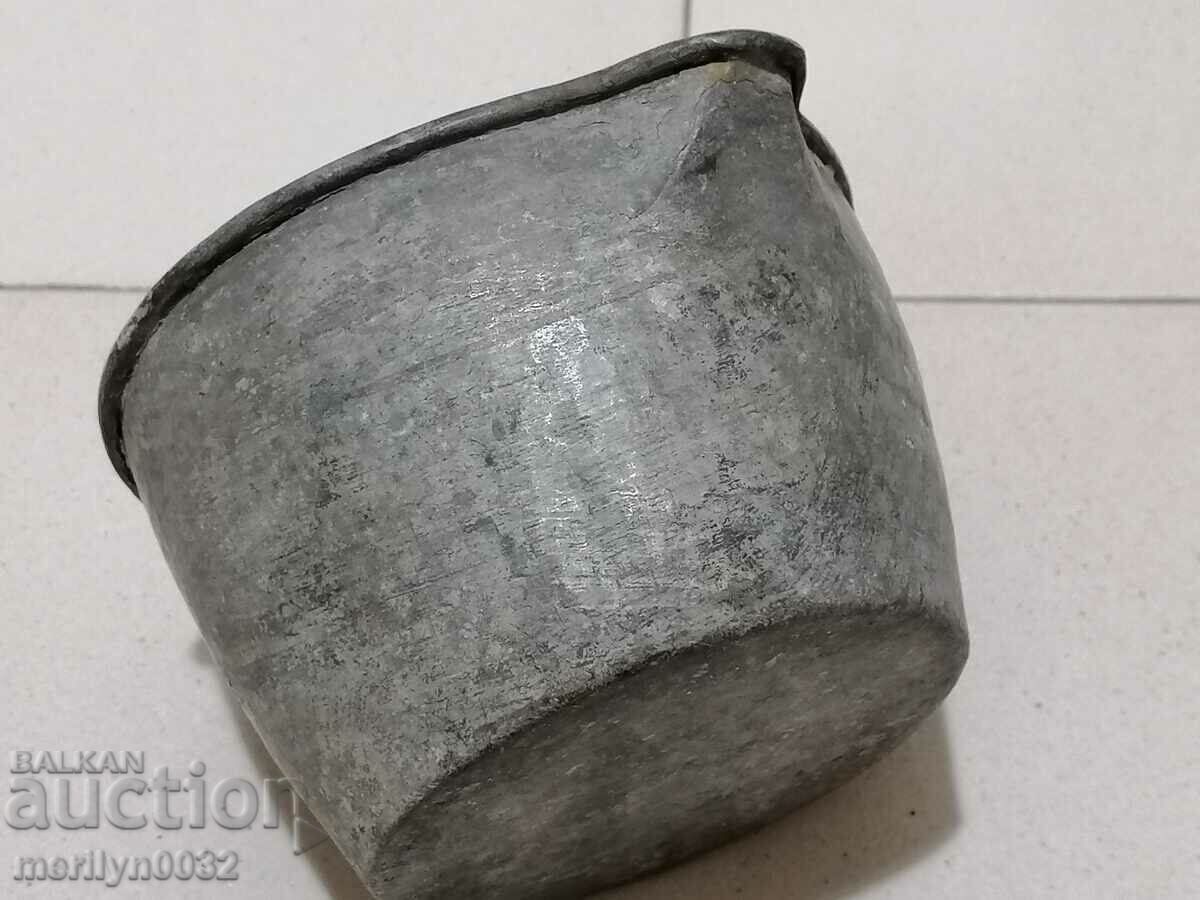 An old tin can of copper with price 59.00 BGN | € 30.17 An old tin can of copper with price 59.00 BGN | € 30.17