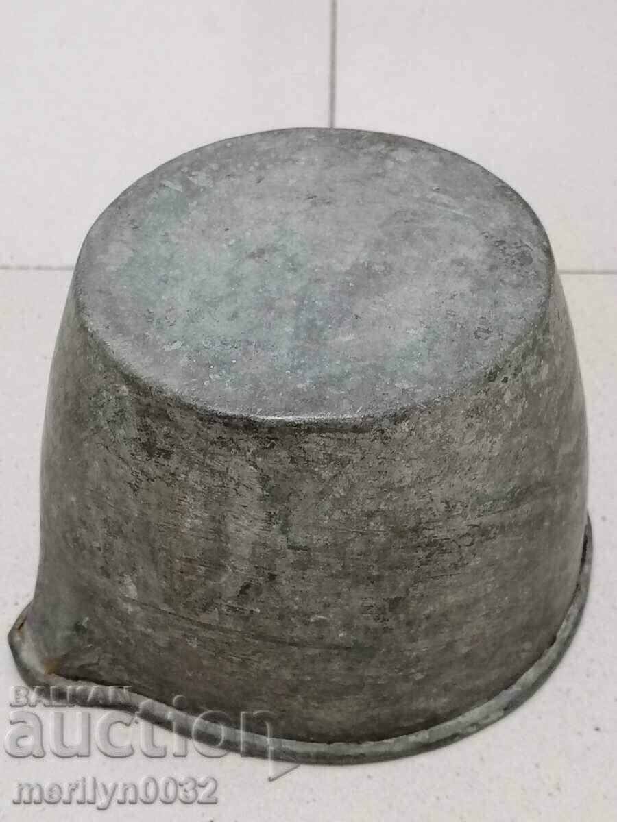 Auction An old tin can of copper Auction An old tin can of copper