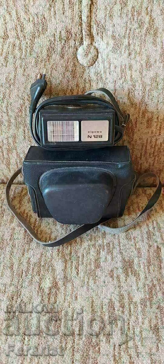 Auction Old "Vilia" camera with flash Auction Old "Vilia" camera with flash