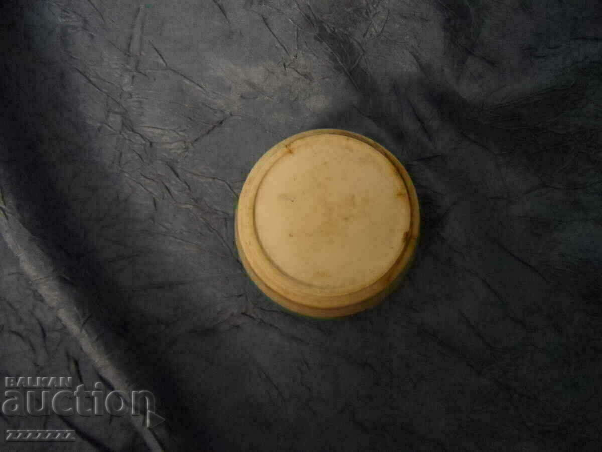 Auction SOC box of cream AM Auction SOC box of cream AM