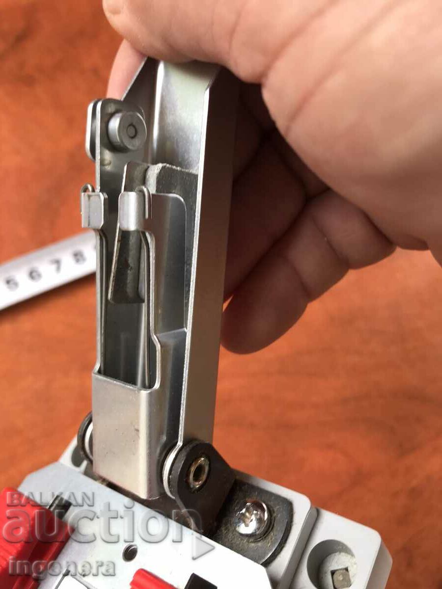 FILM TAPE CUTTING AND DRY GLUING MACHINE DEVICE - 7 FILM TAPE CUTTING AND DRY GLUING MACHINE DEVICE - 7