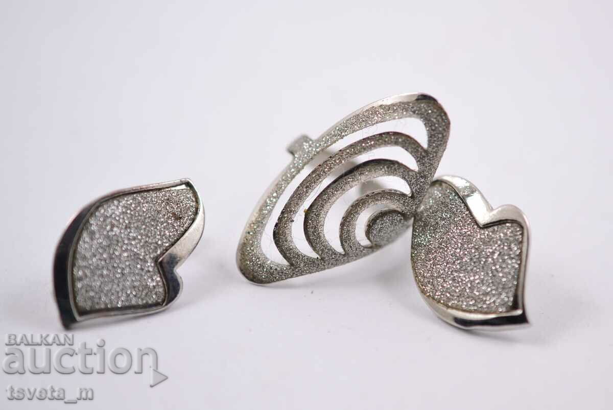 Δημοπρασία Σετ ανταλλάξιμου δακτυλίου και σκουλαρικιού Δημοπρασία Σετ ανταλλάξιμου δακτυλίου και σκουλαρικιού