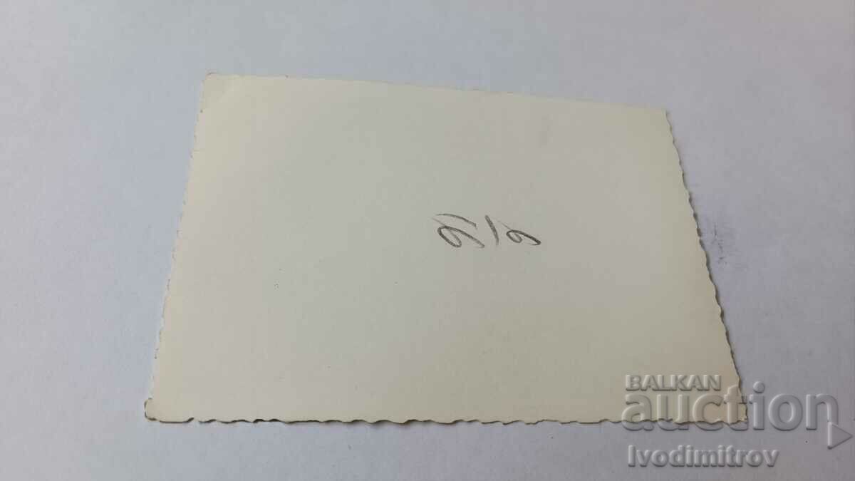 Φωτογραφία Άνθρωπος στην παραλία με τιμή 1.85 BGN | € 0.95