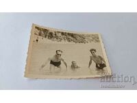 Photo Two men and a woman in the sea