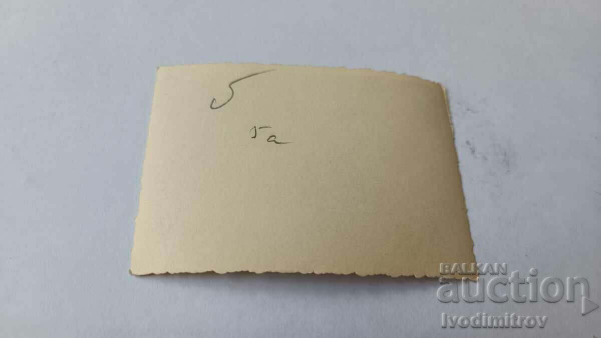 Φωτογραφία Δύο άνδρες και μια γυναίκα στη θάλασσα με τιμή 1.45 BGN | € 0.74 Φωτογραφία Δύο άνδρες και μια γυναίκα στη θάλασσα με τιμή 1.45 BGN | € 0.74