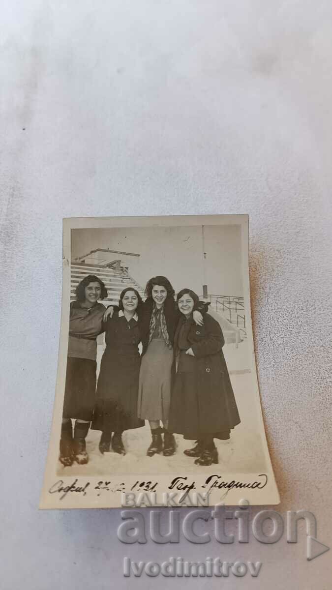 Снимка София Четири млади момичета в Борисовата градина 1931
