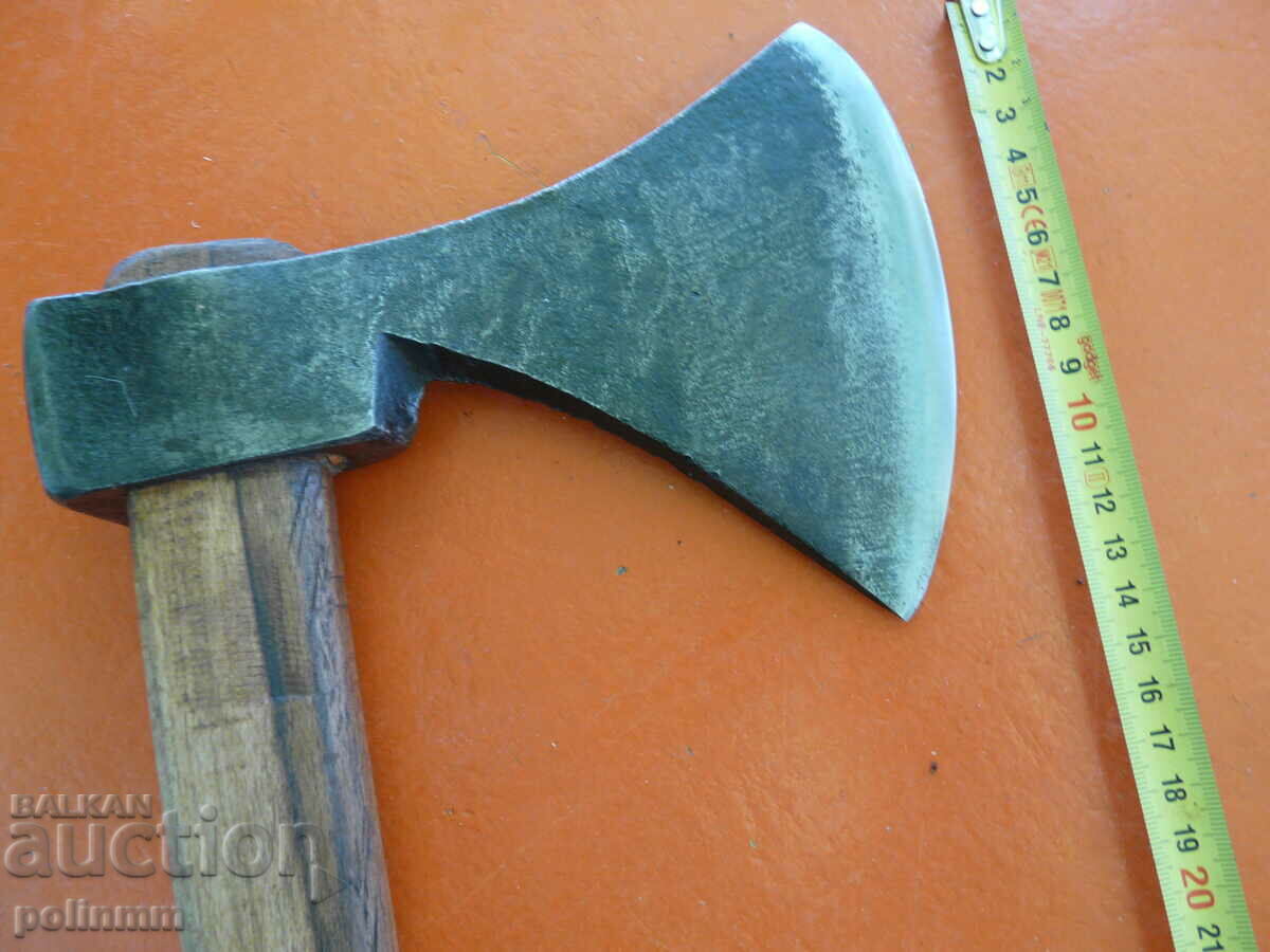 Auction Old collector's ax - 405 Auction Old collector's ax - 405