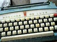 много стара пишеща машина  BROTHER  DE LUX1960г
