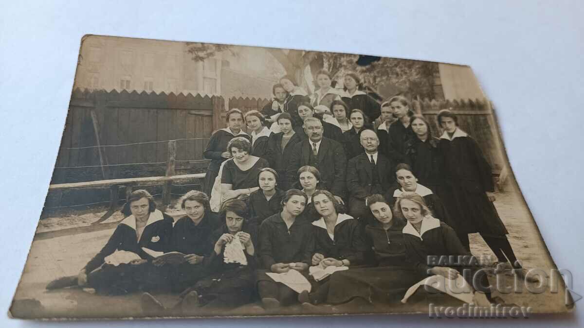 Φωτογραφία Σοφία Μαθητές της Δ΄ τάξης με τους δασκάλους τους, 1925