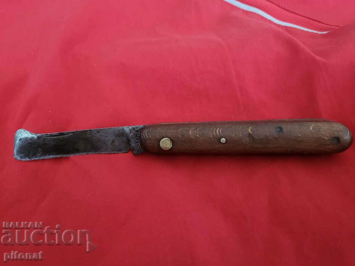 Soca collectible folding knife with price 35.00 BGN | € 17.90 Soca collectible folding knife with price 35.00 BGN | € 17.90