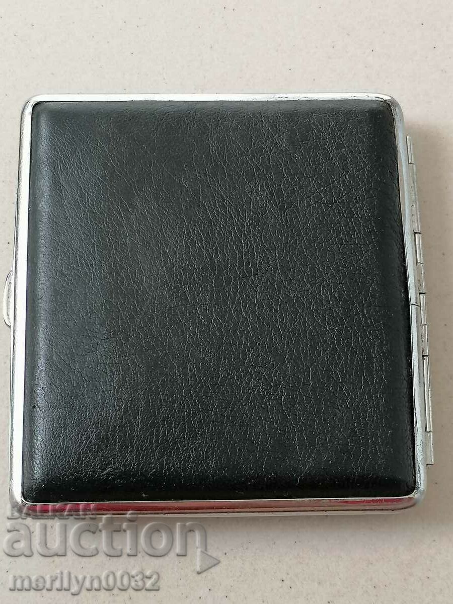 Κουτί τσιγάρων, δερμάτινο ταμπακι, τσιγάρο με τιμή 21.00 BGN | € 10.74 Κουτί τσιγάρων, δερμάτινο ταμπακι, τσιγάρο με τιμή 21.00 BGN | € 10.74