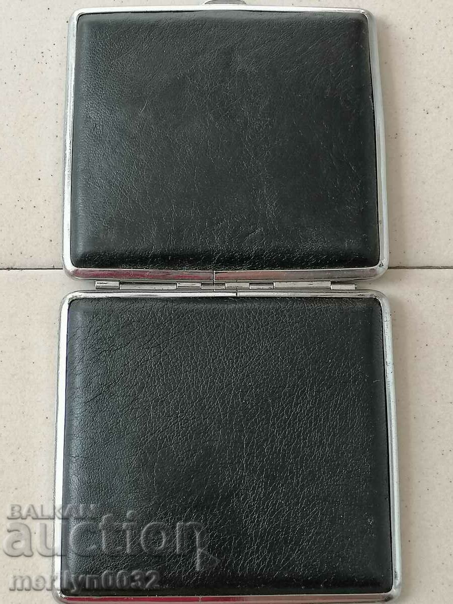 Παράδοση Κουτί τσιγάρων, δερμάτινο ταμπακι, τσιγάρο Παράδοση Κουτί τσιγάρων, δερμάτινο ταμπακι, τσιγάρο