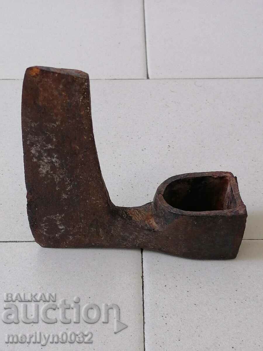 Delivery of An old ax shaft tool wrought iron Delivery of An old ax shaft tool wrought iron