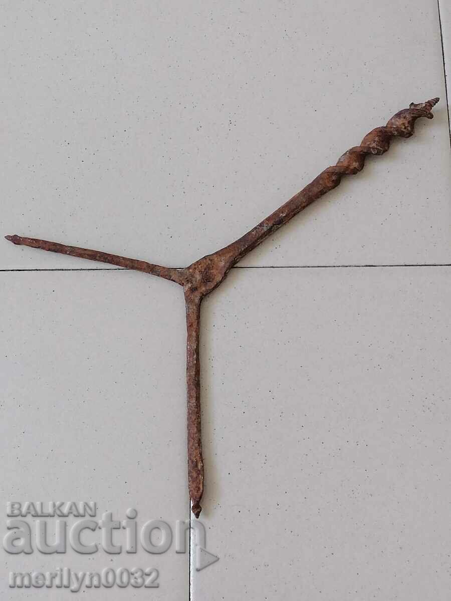 Δημοπρασία Παλιό ξύλο, ελικόπτερο, τρυπάνι, εργαλείο Δημοπρασία Παλιό ξύλο, ελικόπτερο, τρυπάνι, εργαλείο