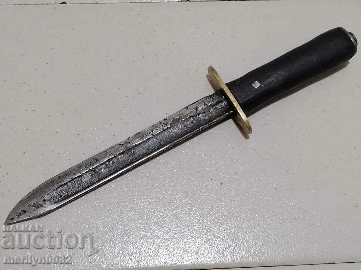 Old knife dagger kulak with price 41.00 BGN | € 20.96 Old knife dagger kulak with price 41.00 BGN | € 20.96