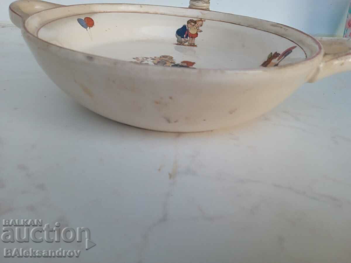 Аукцион Много рядка детска купичка за хранене от 50-те Аукцион Много рядка детска купичка за хранене от 50-те