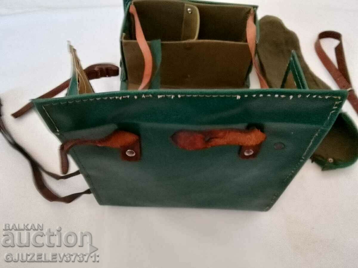 FIELD MILITARY DOCTOR'S BAG. - 5 FIELD MILITARY DOCTOR'S BAG. - 5