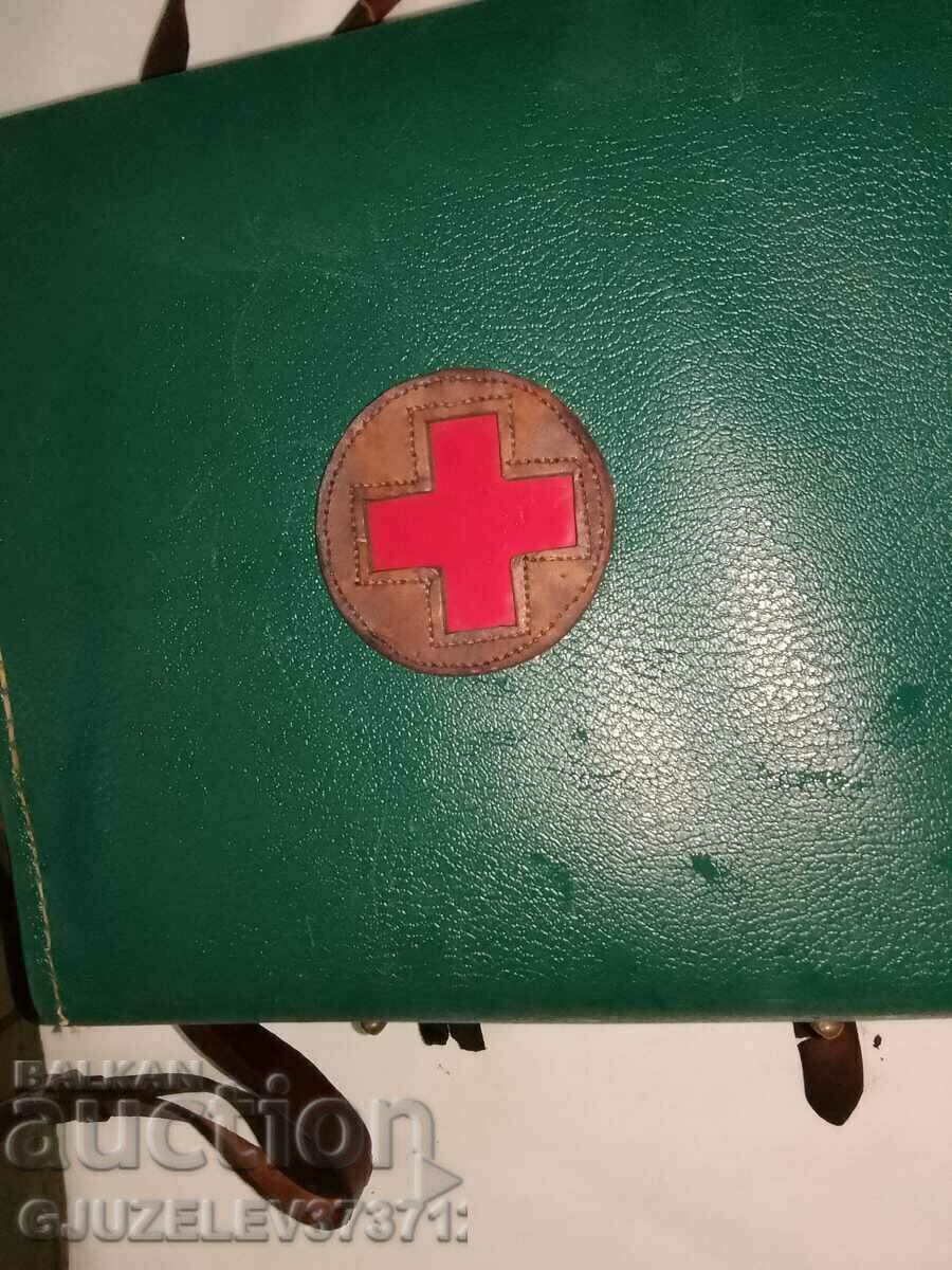 FIELD MILITARY DOCTOR'S BAG. - 6 FIELD MILITARY DOCTOR'S BAG. - 6