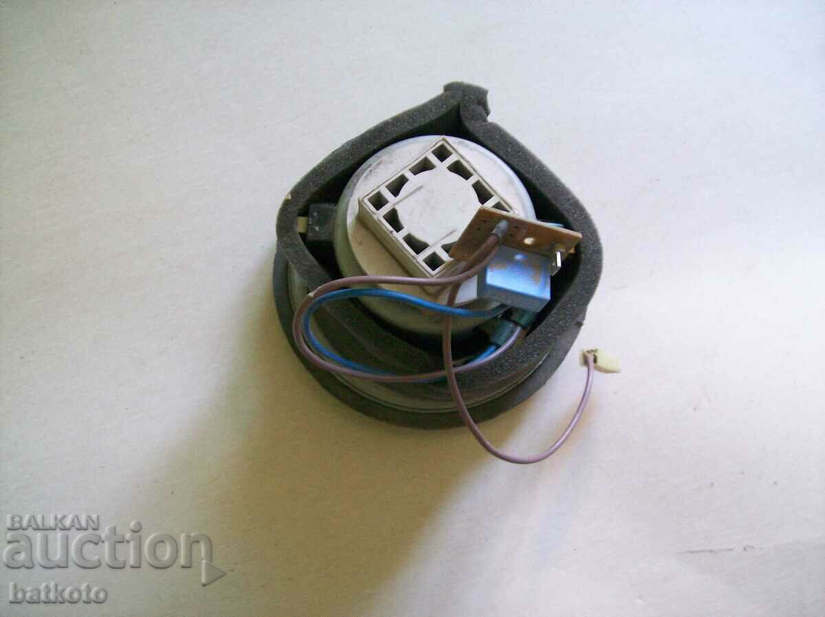 An old motor from a vacuum cleaner with price 7.50 BGN | € 3.83 An old motor from a vacuum cleaner with price 7.50 BGN | € 3.83