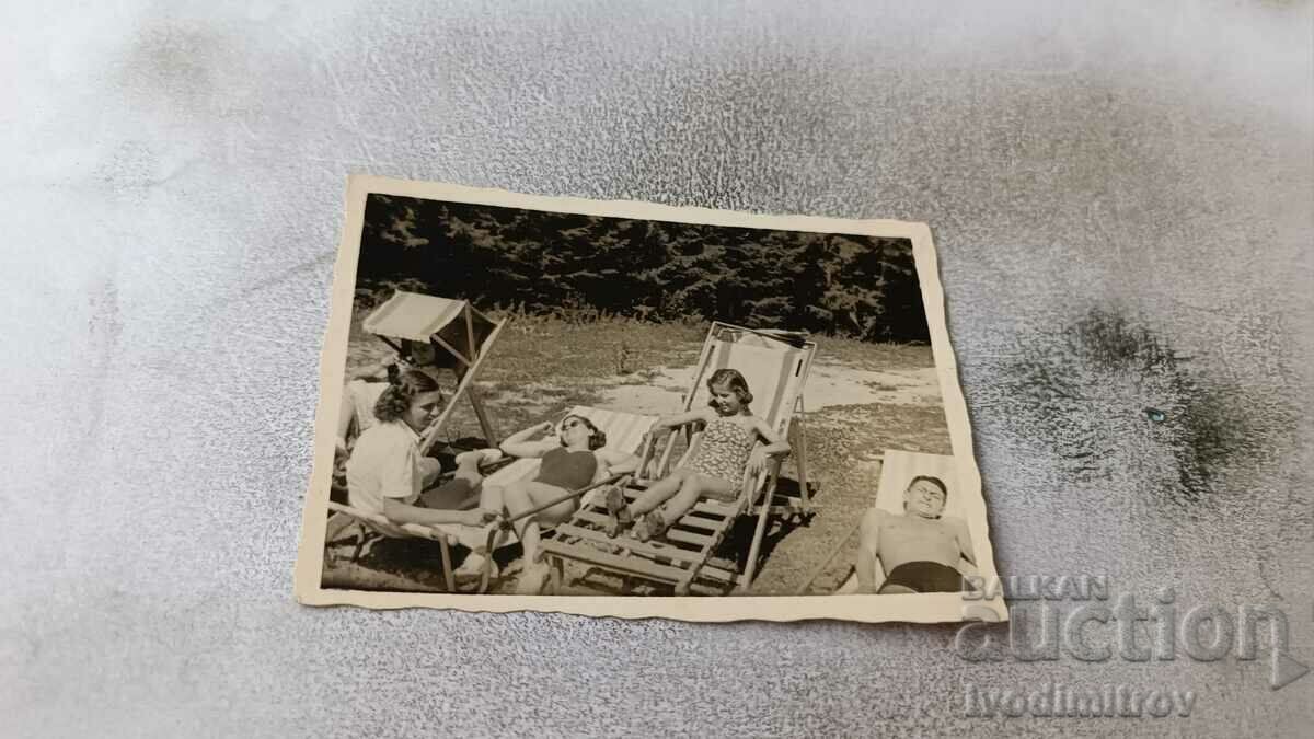 Photo by Cham Coria Children on deckchairs 1943