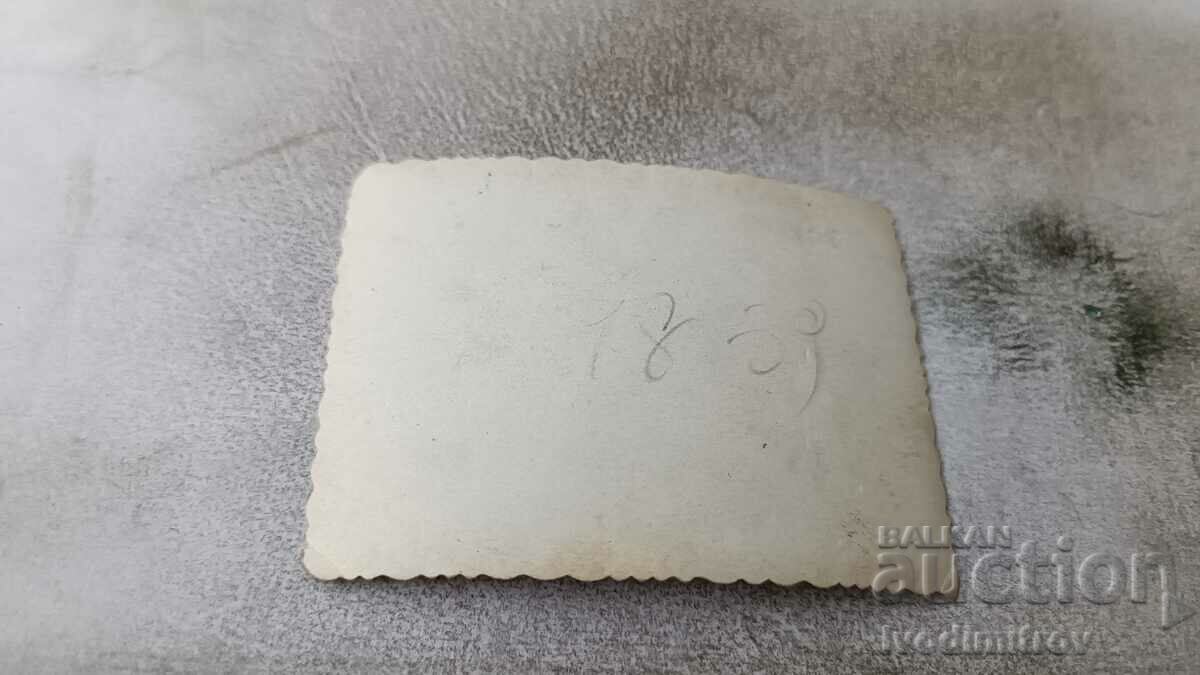 Снимка София Две млади жени на разходка с цена € 1.20 | 2.35 лв.