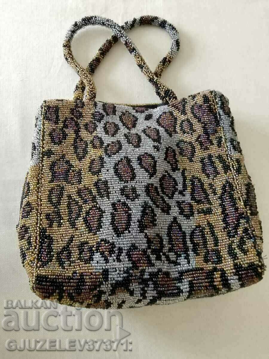 Delivery of vintage leopard glass bead handbag Delivery of vintage leopard glass bead handbag