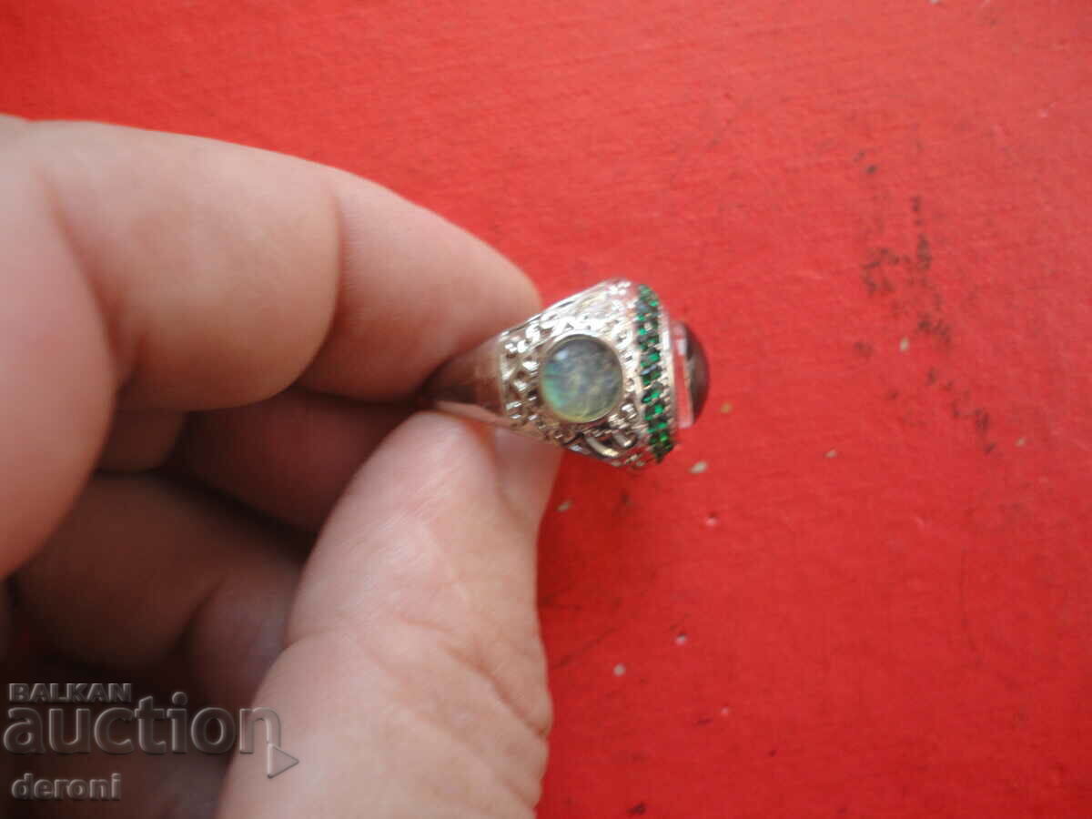 Delivery of A great ring with enamel stones