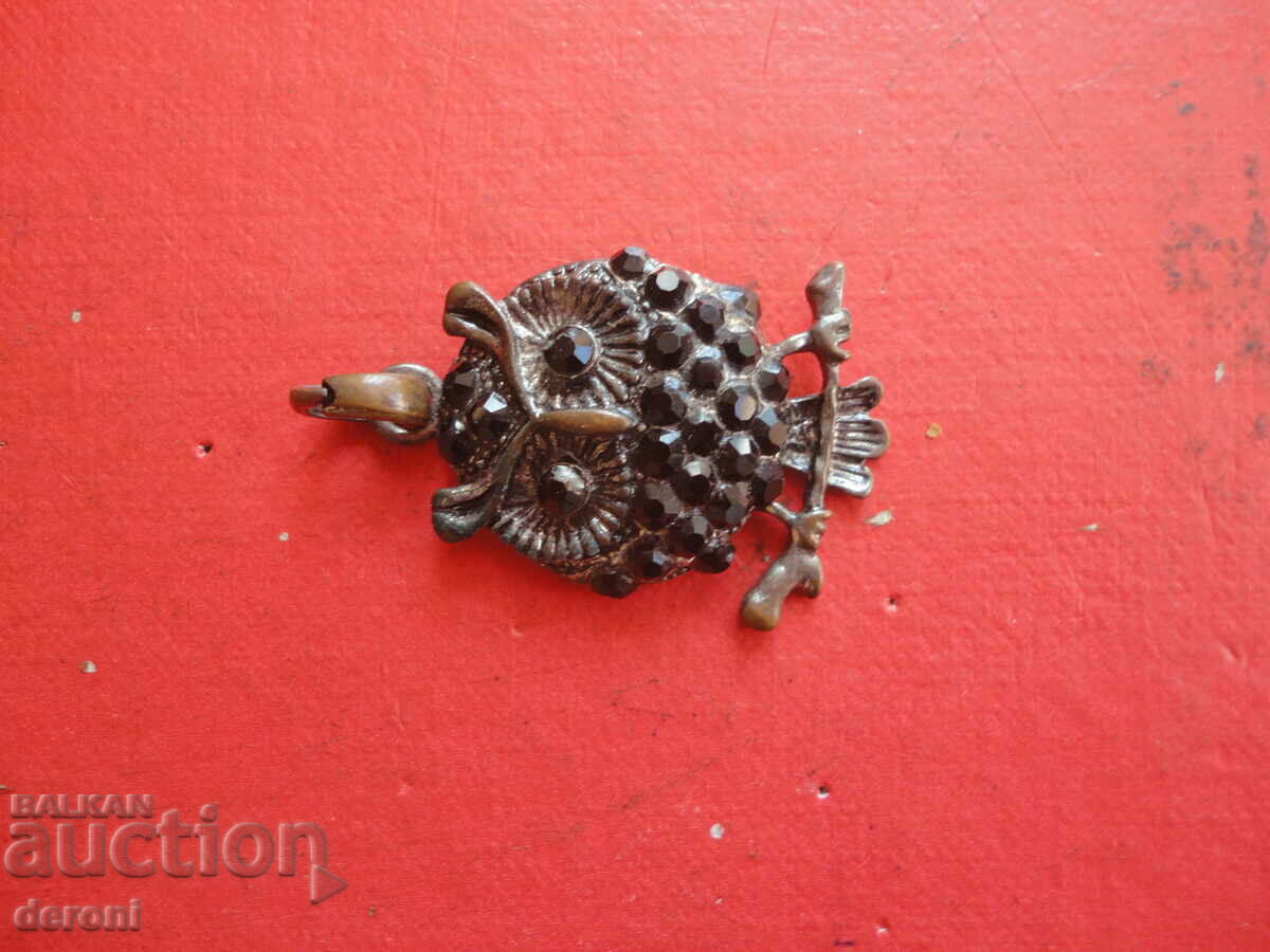 Stoned owl medallion with price 10.00 BGN | € 5.11 Stoned owl medallion with price 10.00 BGN | € 5.11