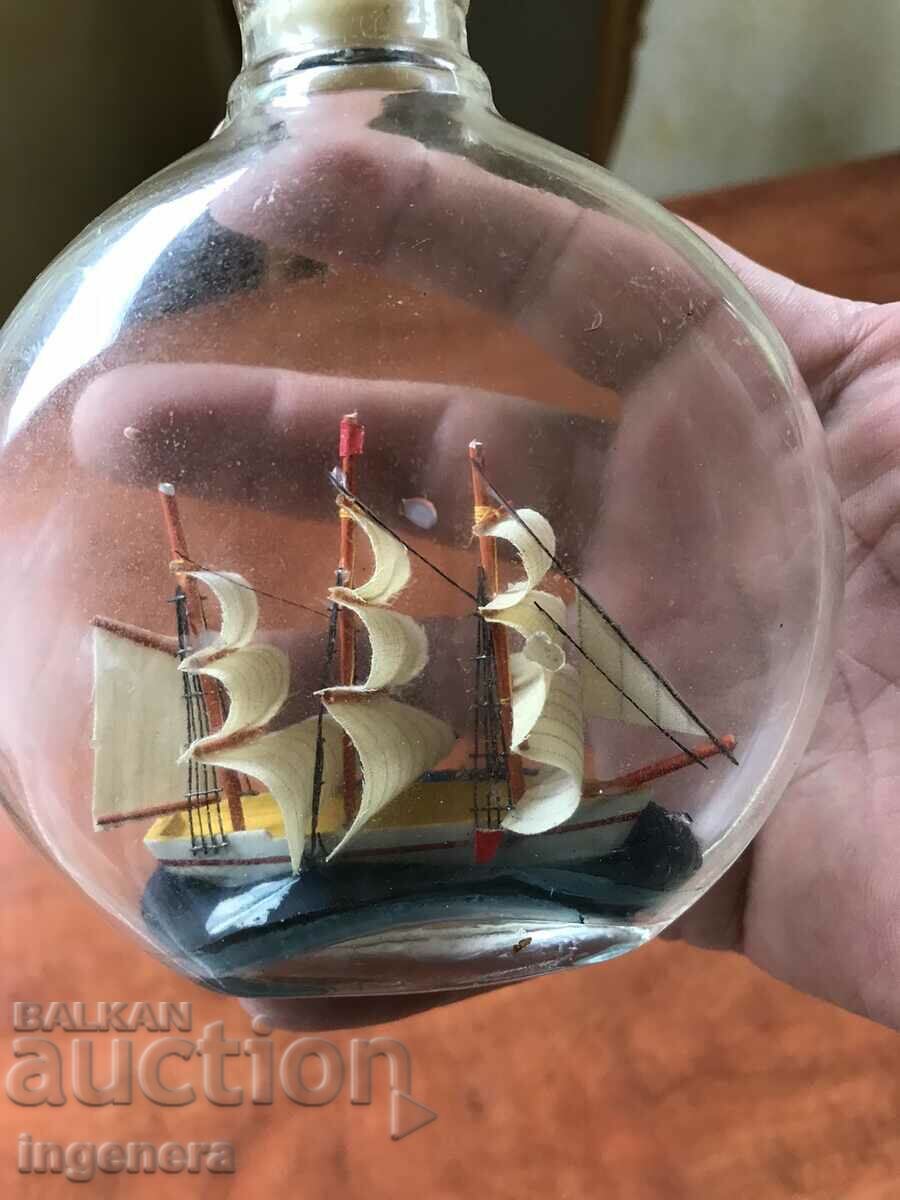 BOTTLE BOTTLE WITH A SHIP MOUNTED IN IT