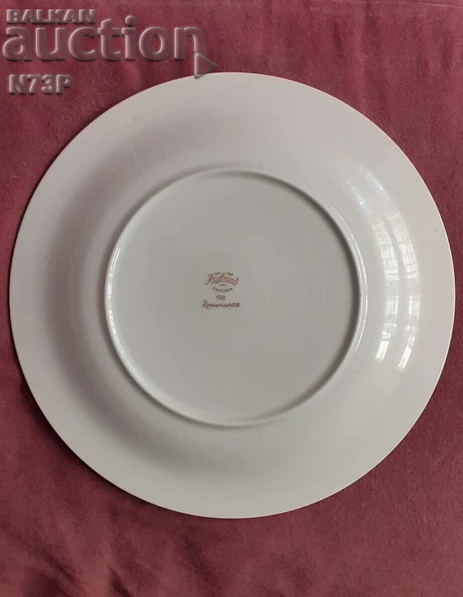 Delivery of OLD PORCELAIN PLATE. COLLECTION.RORSTRAND. SWEDEN. Delivery of OLD PORCELAIN PLATE. COLLECTION.RORSTRAND. SWEDEN.