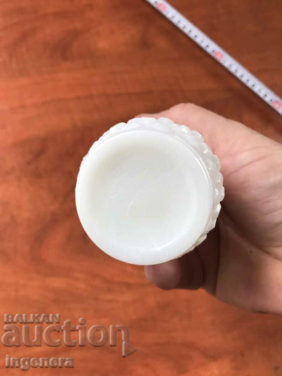 Delivery of VASE VASE MILK WHITE GLASS RELIEF Delivery of VASE VASE MILK WHITE GLASS RELIEF