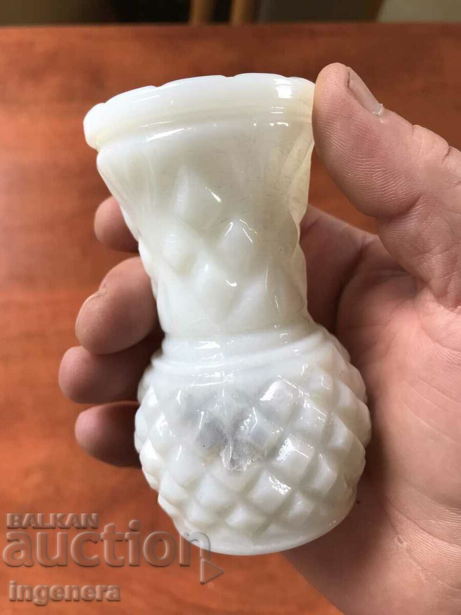 VASE VASE MILK WHITE GLASS RELIEF - 6 VASE VASE MILK WHITE GLASS RELIEF - 6