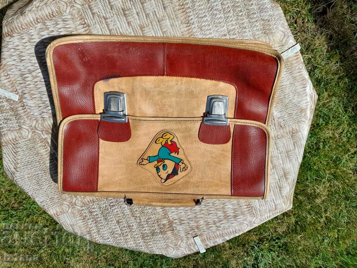 sac de școală veche cu preț 35.00 BGN | € 17.90