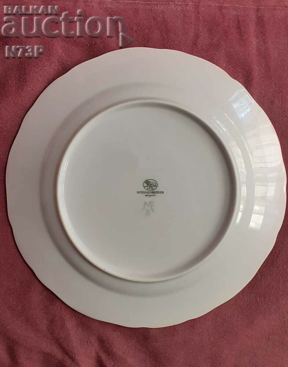 Delivery of OLD PORCELAIN PLATE. COLLECTION. HAND PAINTED. Delivery of OLD PORCELAIN PLATE. COLLECTION. HAND PAINTED.