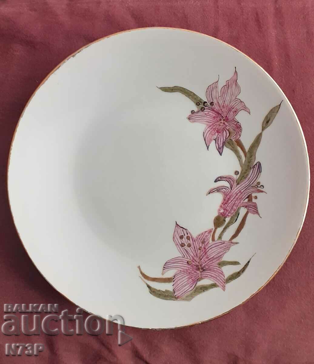PORCELAIN PLATE. COLLECTION.HAND PAINTED.