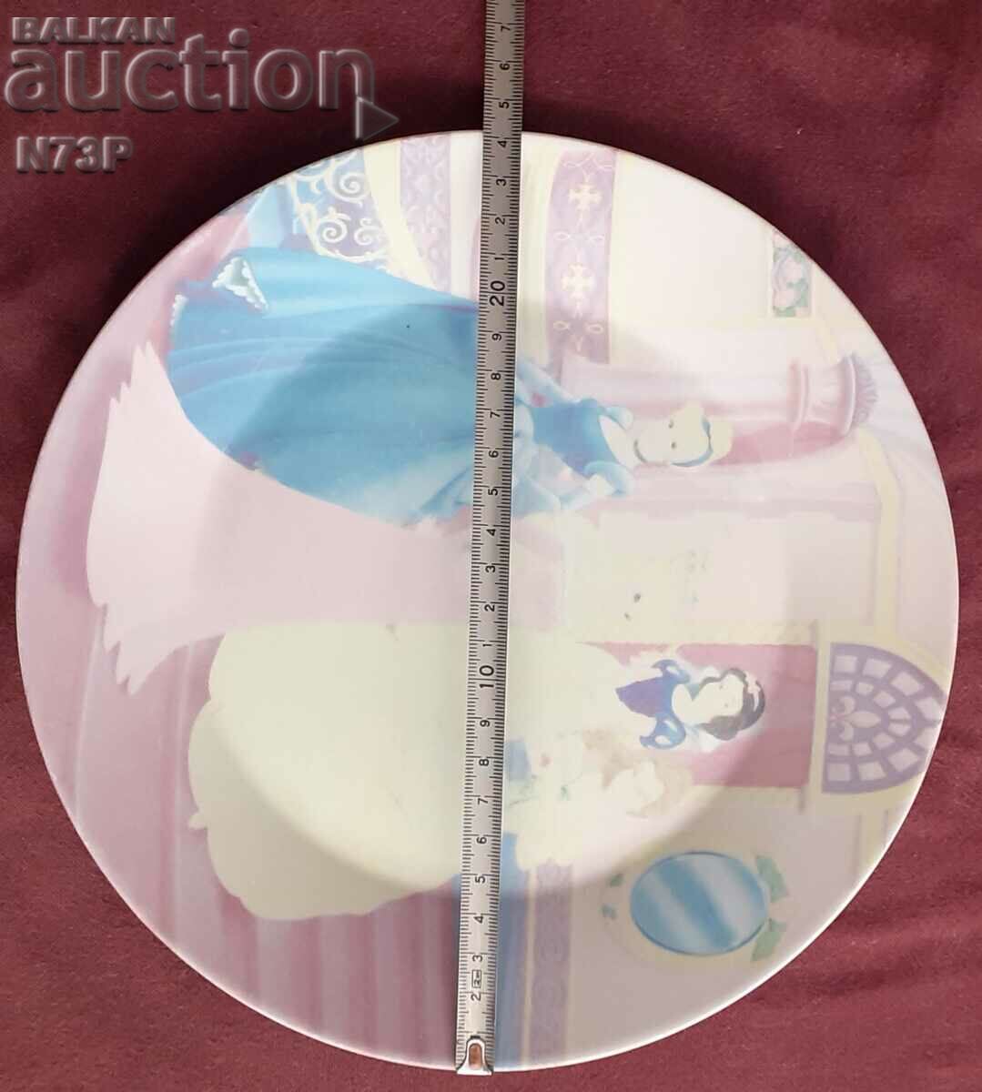 Auction PORCELAIN PLATE. COLLECTION. Auction PORCELAIN PLATE. COLLECTION.