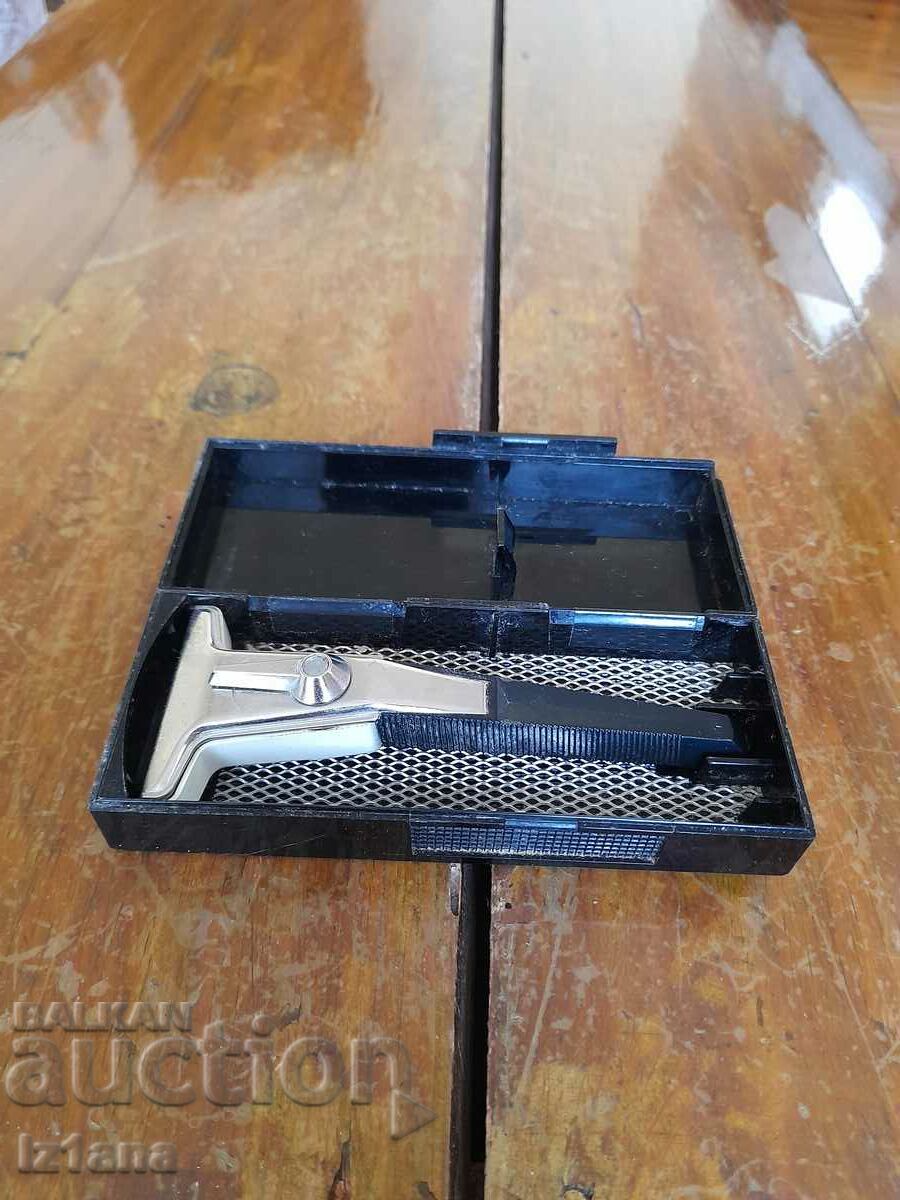 Παλιά ξυριστική μηχανή Gillette με τιμή 35.00 BGN | € 17.90 Παλιά ξυριστική μηχανή Gillette με τιμή 35.00 BGN | € 17.90