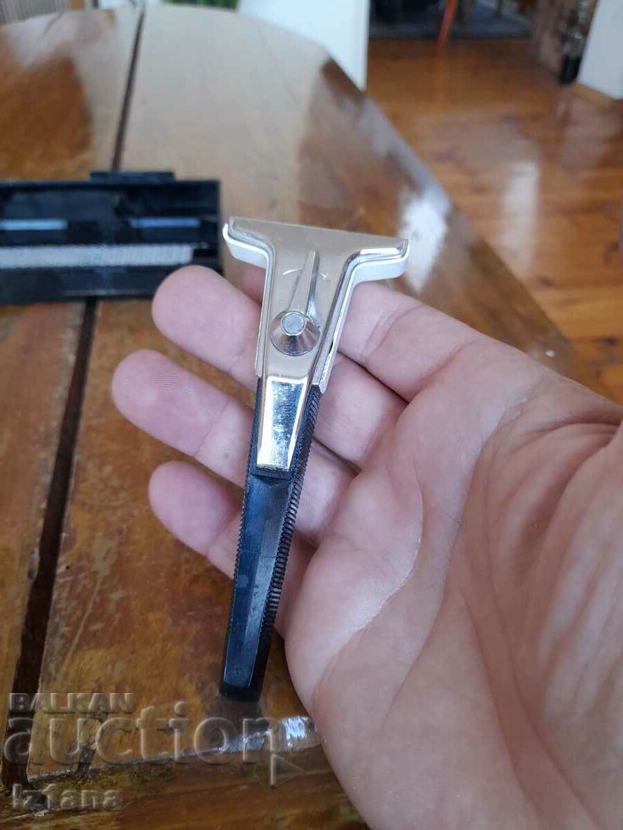 Δημοπρασία Παλιά ξυριστική μηχανή Gillette Δημοπρασία Παλιά ξυριστική μηχανή Gillette