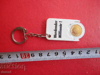 Great key ring with gold plated coin