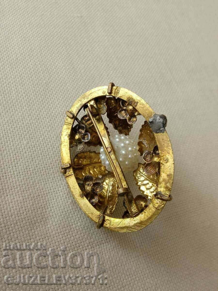 Brosa in stil vintage cu preț 30.00 BGN | € 15.34