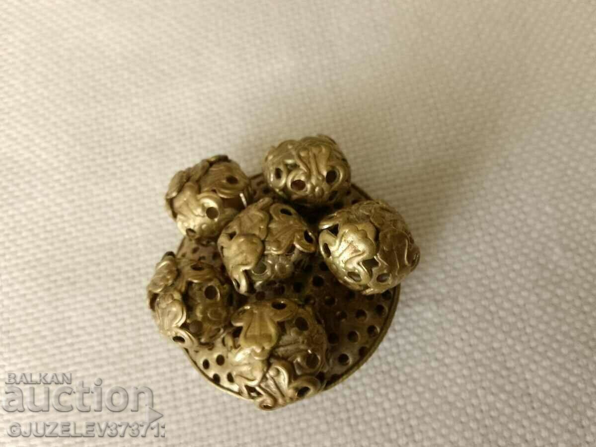 Стара дамска брошка с цена 30.00 лв. | € 15.34 Стара дамска брошка с цена 30.00 лв. | € 15.34