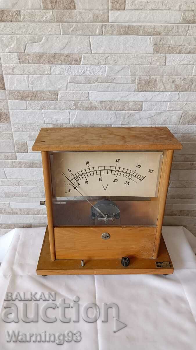 Old wooden table voltmeter - 1960 - UCHTEHPROM with price 95.00 BGN | € 48.57 Old wooden table voltmeter - 1960 - UCHTEHPROM with price 95.00 BGN | € 48.57