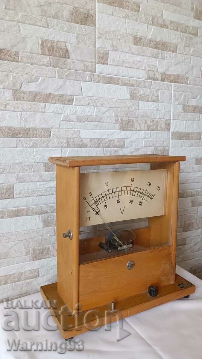 Auction Old wooden table voltmeter - 1960 - UCHTEHPROM Auction Old wooden table voltmeter - 1960 - UCHTEHPROM