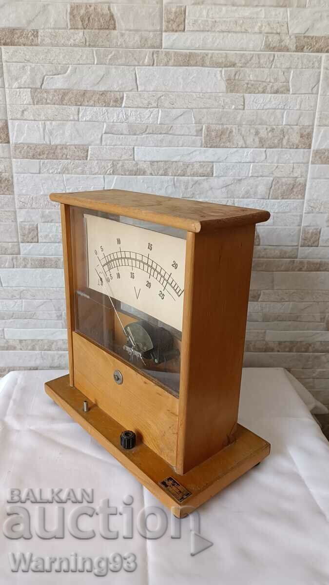 Old wooden table voltmeter - 1960 - UCHTEHPROM - 7 Old wooden table voltmeter - 1960 - UCHTEHPROM - 7