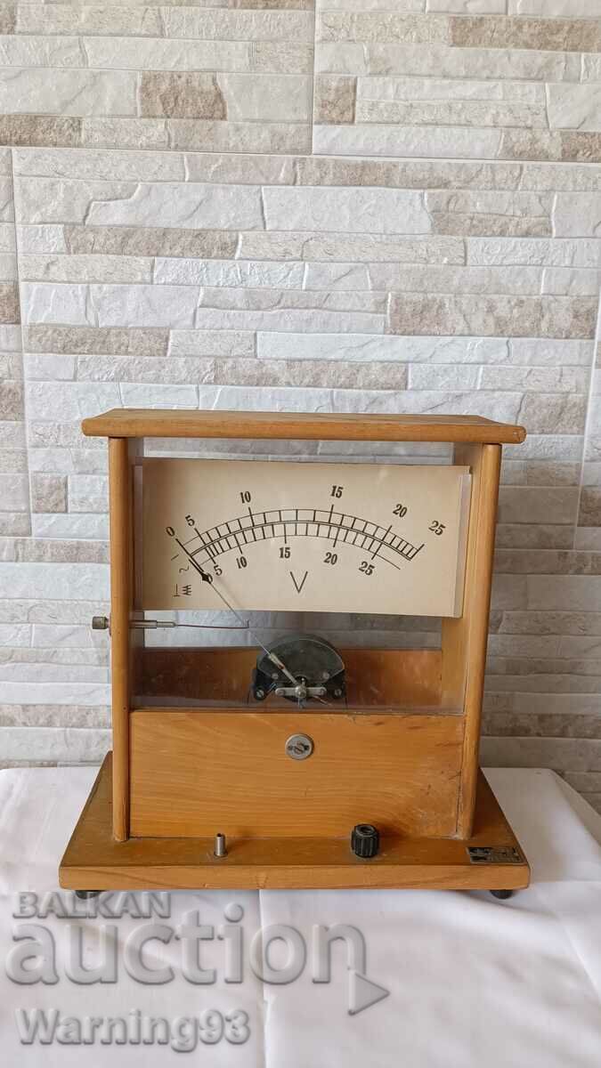 Voltmetru de masă din lemn vechi - 1960 - UCHTEHPROM