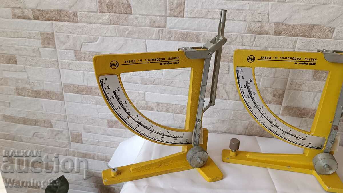 Trei solzi - tip postal - Planta M. Lomonosov - Pleven cu preț 15.00 BGN | € 7.67 Trei solzi - tip postal - Planta M. Lomonosov - Pleven cu preț 15.00 BGN | € 7.67