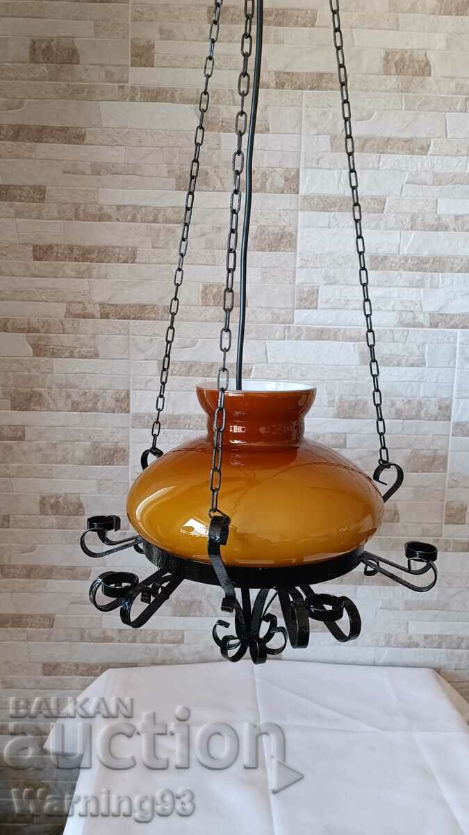 Δημοπρασία Παλαιός πολυέλαιος από σφυρήλατο σίδερο και γυάλινη οροφή Δημοπρασία Παλαιός πολυέλαιος από σφυρήλατο σίδερο και γυάλινη οροφή