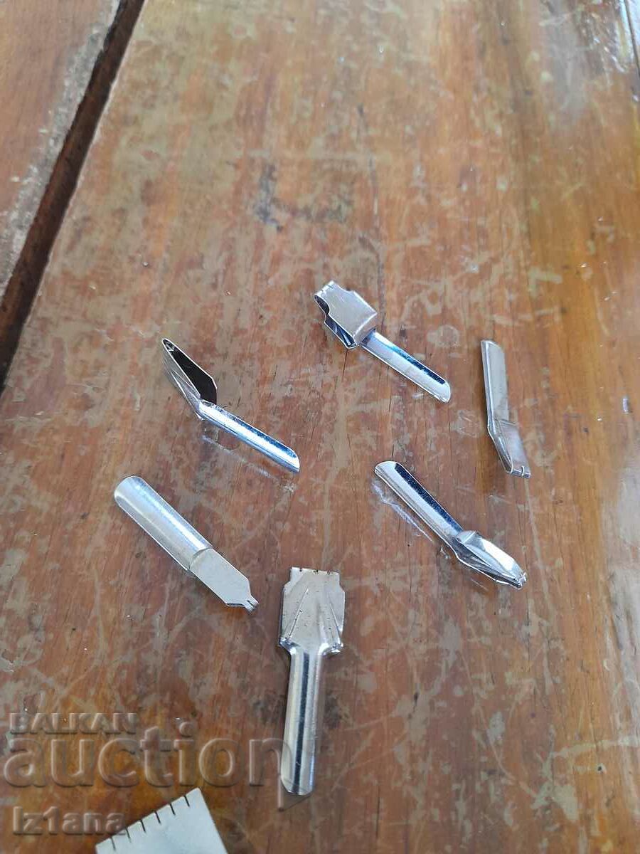 Livrarea Pene de afiș vechi Livrarea Pene de afiș vechi